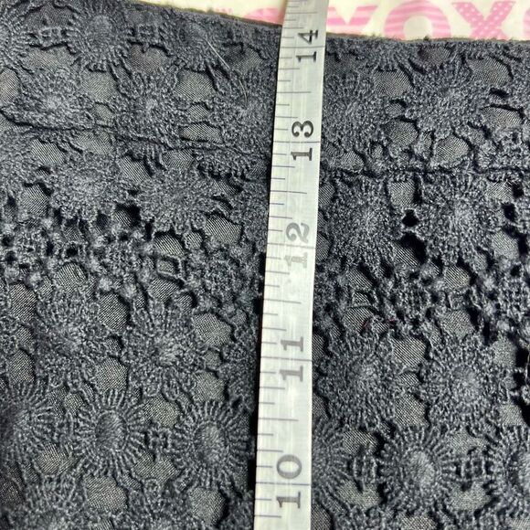 H&M Pencil Skirt Black Eyelet Lace Lined  Size 8 Straight Short Skirt, Zip Cute - Picture 3 of 5
